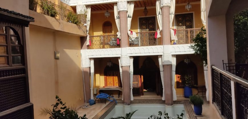 beau Riad transformé en maison d’hôtes à Bab Aylan-Marrakech