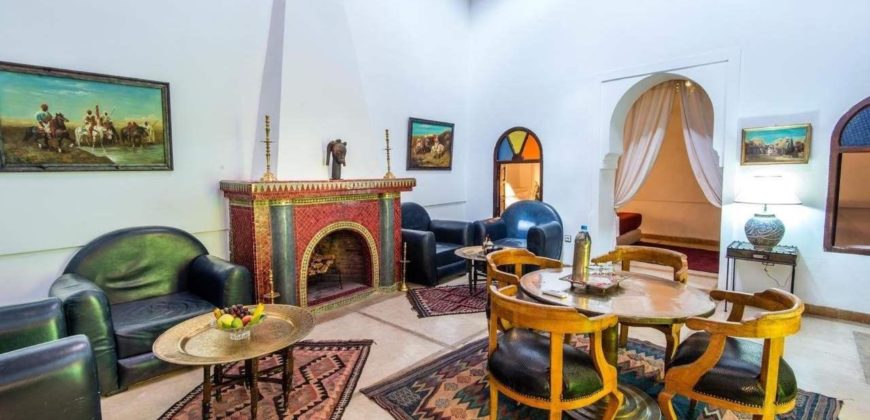 beau Riad traditionnel transformer en maison d’hôtes Médina – Marrakech