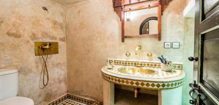 beau Riad traditionnel transformer en maison d’hôtes Médina – Marrakech