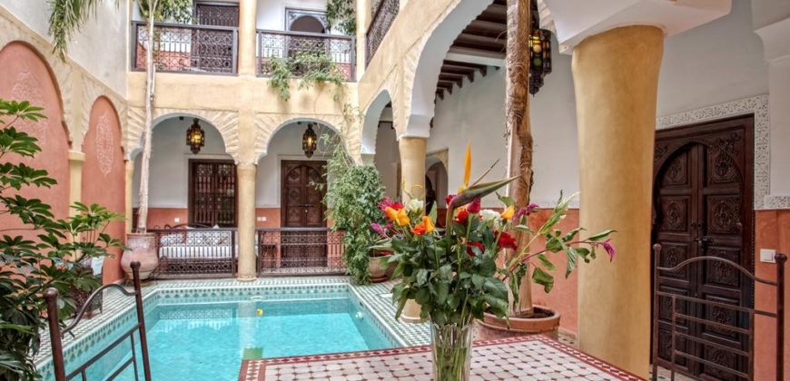 grand Riad est implanté situé à 5 minutes à pied de la place Jamaâ El Fna-Marrakech