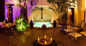 Un luxueux Riad est situé à la médina de Marrakech